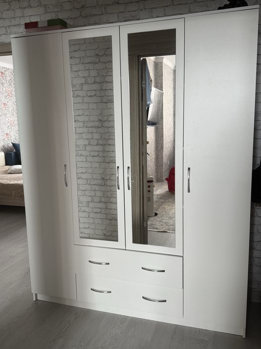 Продаётся шкаф в отличном состоянии.