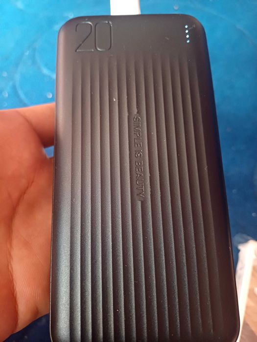 Power bank sotiladi holati yangi 20000 mAh kuchga ega narxi 250ming