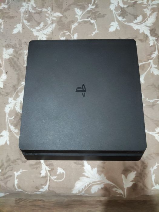 Play station 4 и волан