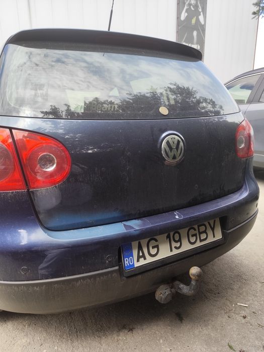 Vand Golf 5 1.9 TDI (problema cu volanta, zgariata)