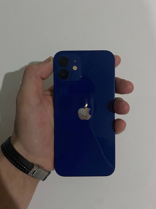 Продам айфон 12.