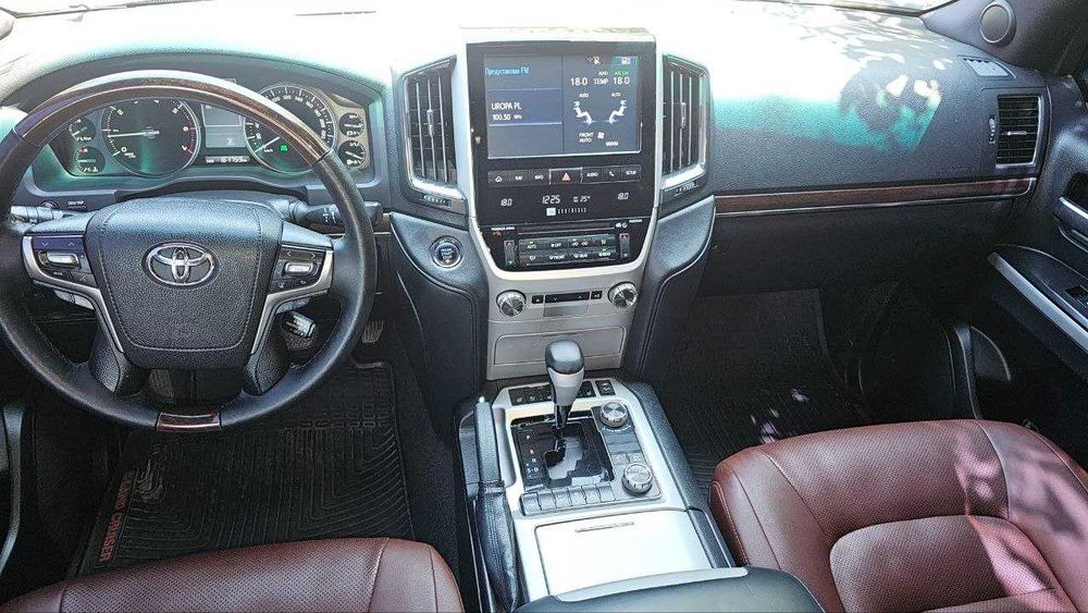 Toyota Land Cruiser 200