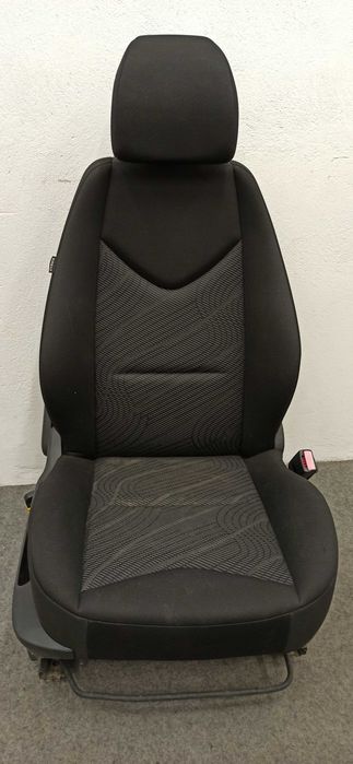 Предна дясна седалка Пежо 308