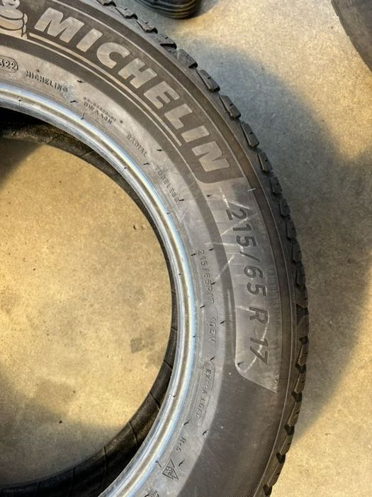vând 4 anvelope 215/65/17 Michelin allseazon foarte bune