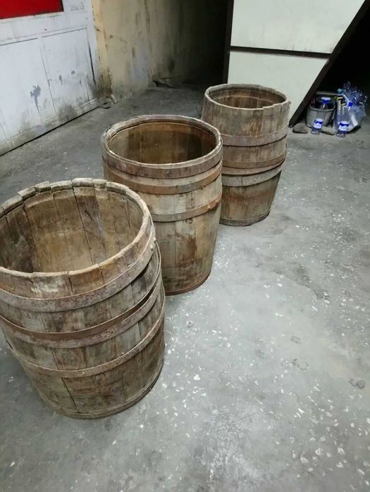Деревянные бочки б.у. состояние рабочее, для солений и вина.