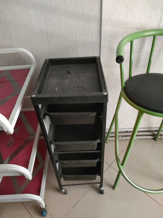 Срочно продается мебель для салона