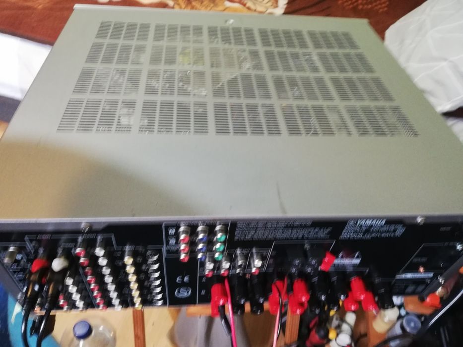 Yamaha 200 wați pe canal,