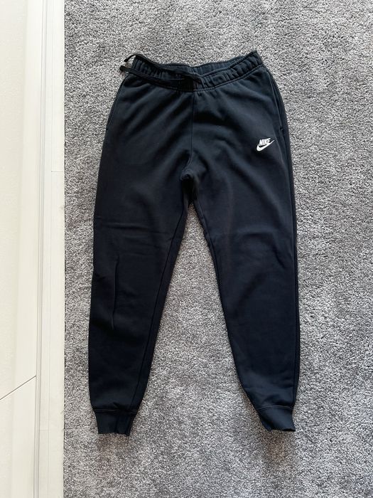 Дрехи Nike, Tech fleece и суичери