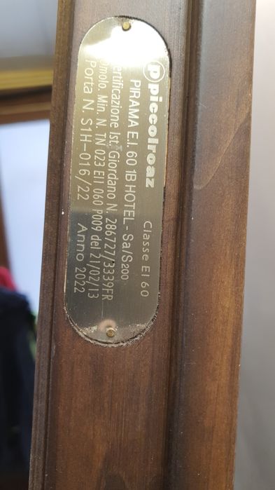 Uși lemn masiv(camera și bai]