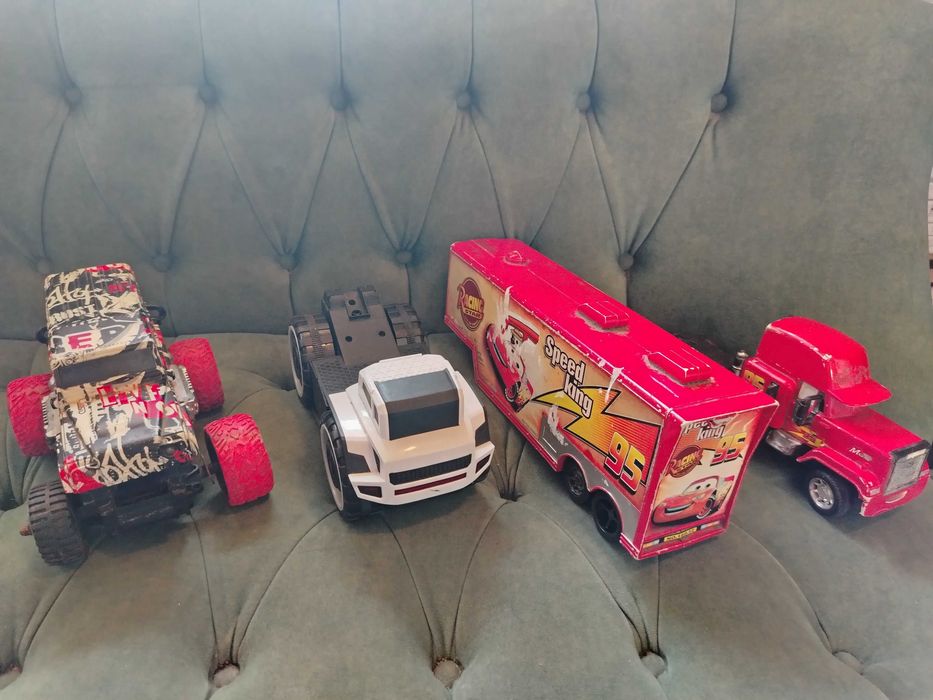 Продам игрушки-машинки большие