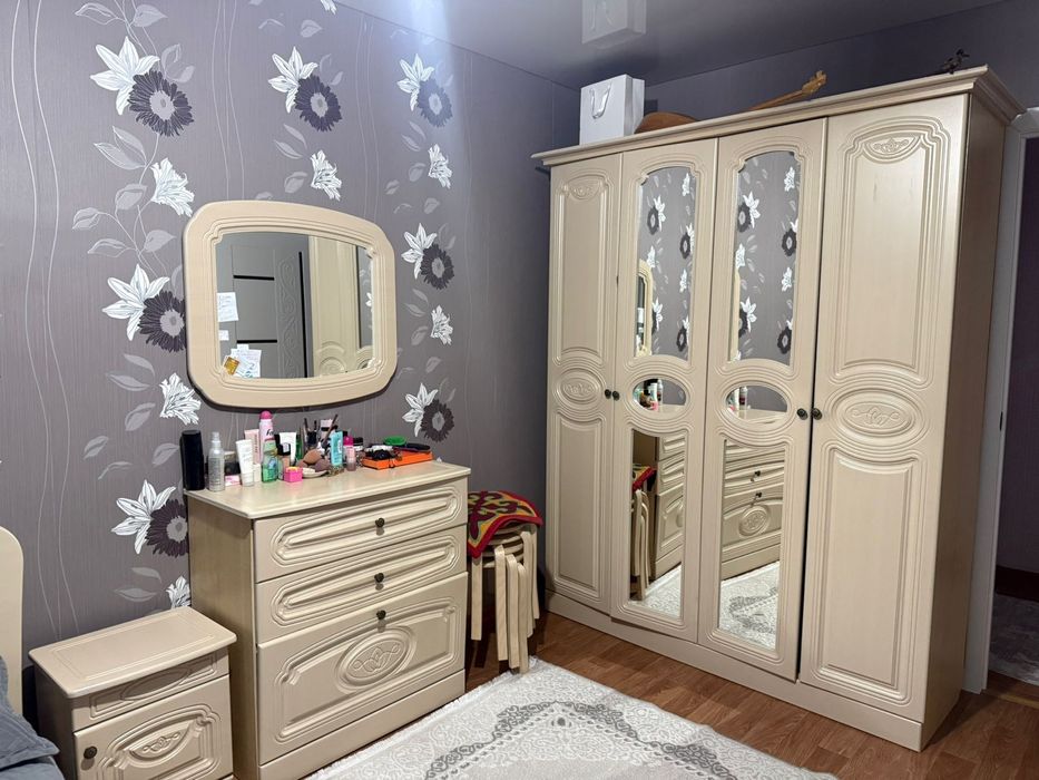 Продам спальный гарнитур