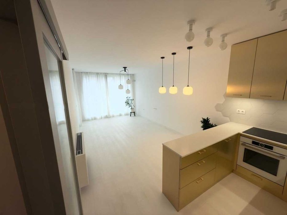 Дава се под наем Тристаен апартамент в София, Банишора - 94 кв.м за 650 € - Снимка #2