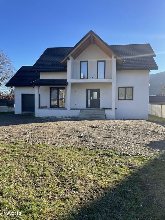 Casă de vanzare | | 1630 mp teren