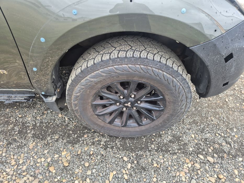 Jante Mitsubishi L200 pe 17 265/70 Kumho Road Venture AT dot 24