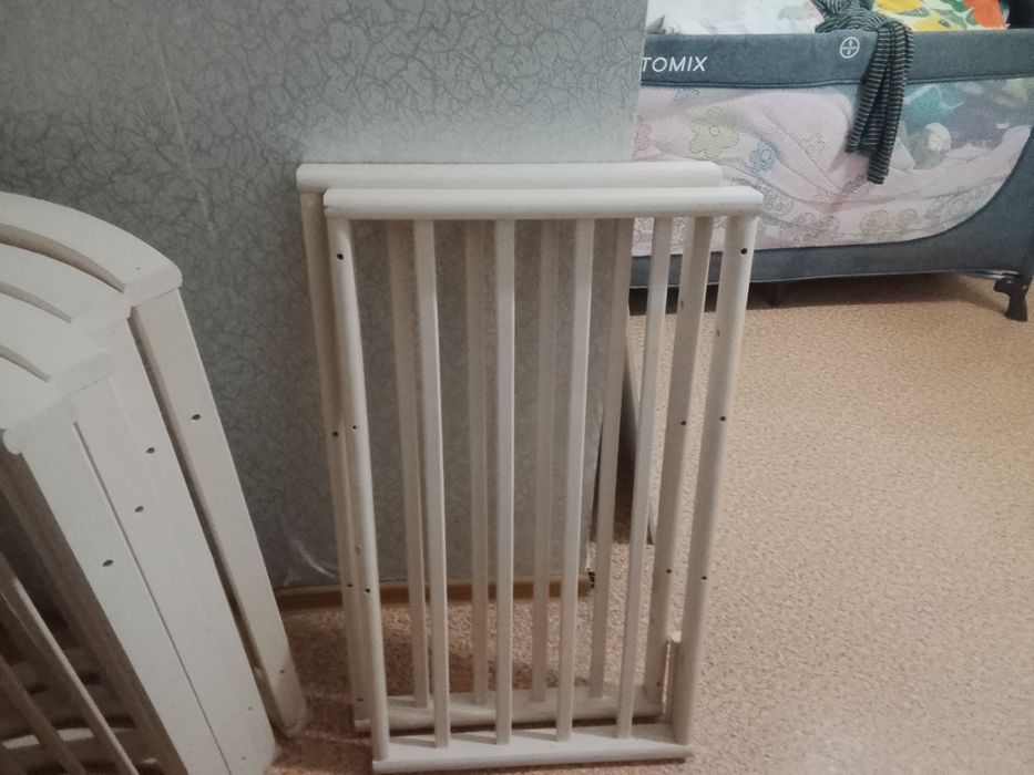 Продам манеж из дерева.
