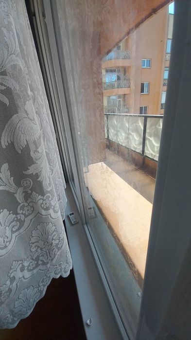 Давам под наем 4-стаен (2спални,хол,трапезария-кухня) напълно обзаведен в центъра (до ПУ,ВСИ,ТУ)в КАМЕНИЦА1-Напълно и ново обзаведен