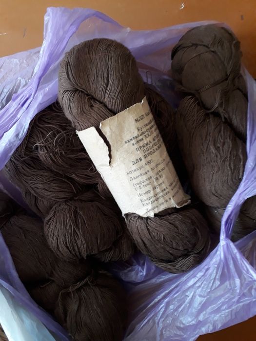 Продается пряжа полушерсть.