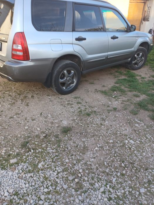 Продавам Субару Форестер