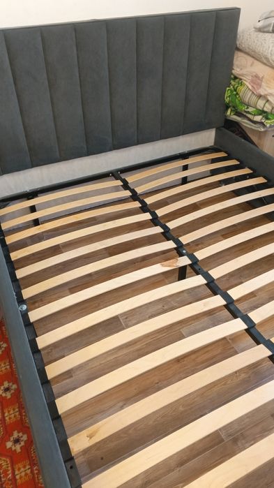 Двуспальная кровать