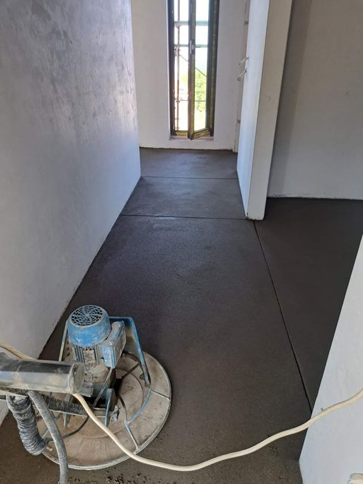 Машинно полагане на подови замазки