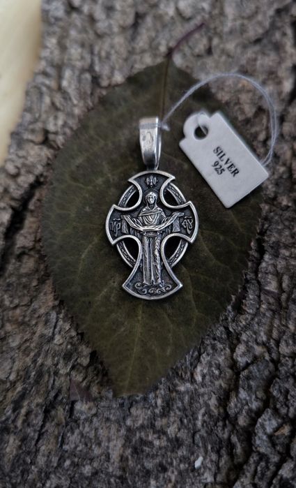 Сребърни кръстове и  медальони