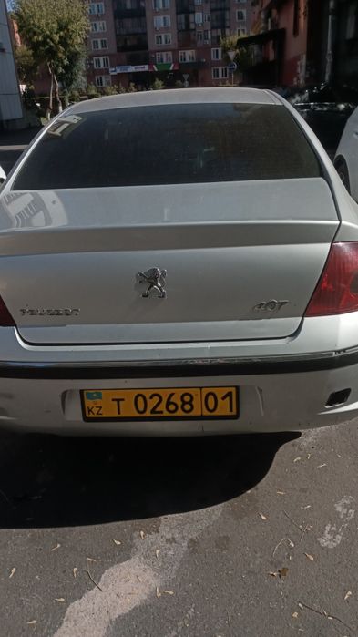 Автомобиль Peugeot 407 .