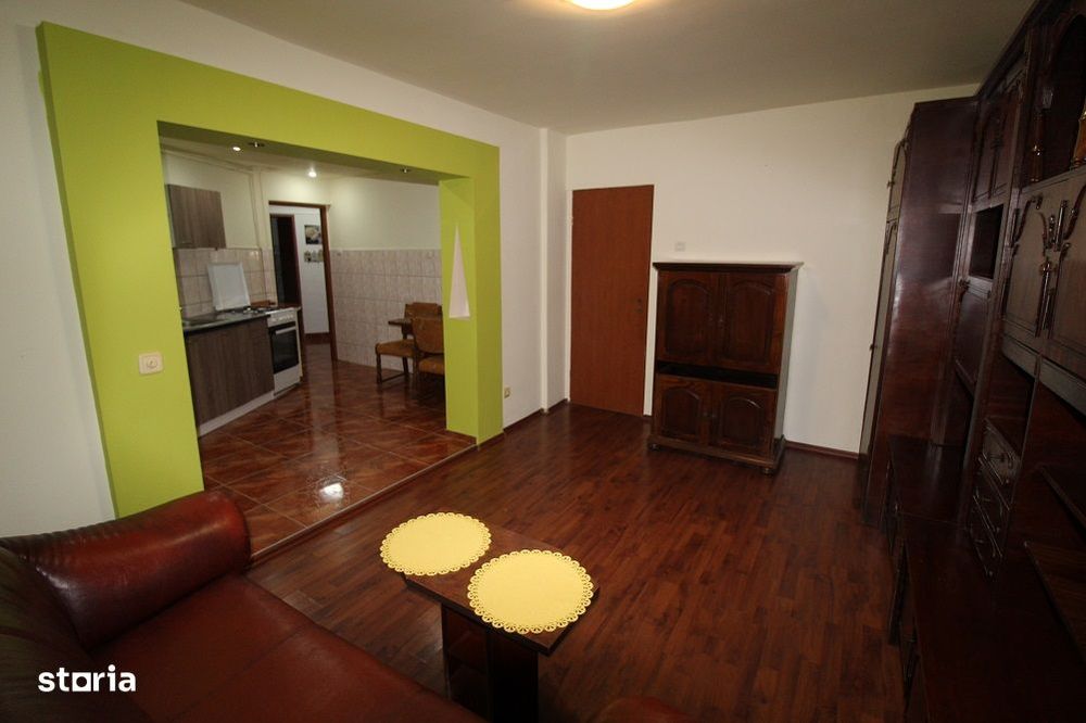 Vând apartament 4 camere în Hunedoara, Micro5/1-Poștă, parter înalt...