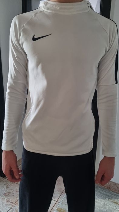 Vând hanorac Nike