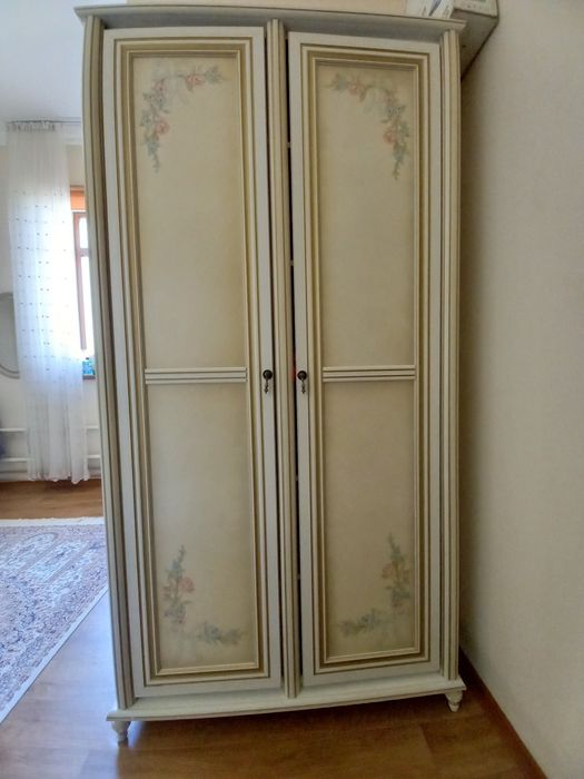 Комплект мебели для девочек.