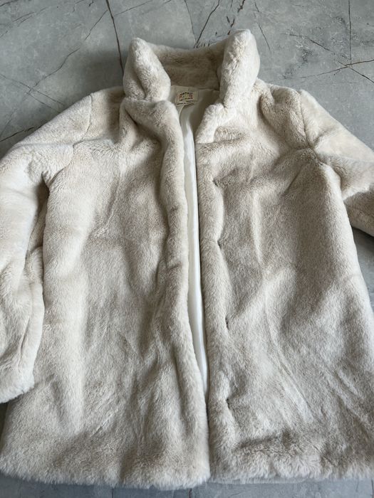 Продам зимнюю куртку для девочки