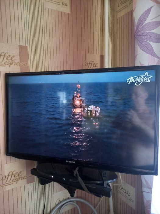 Телевизор SAMSUNG 32 ЖК не смарт
