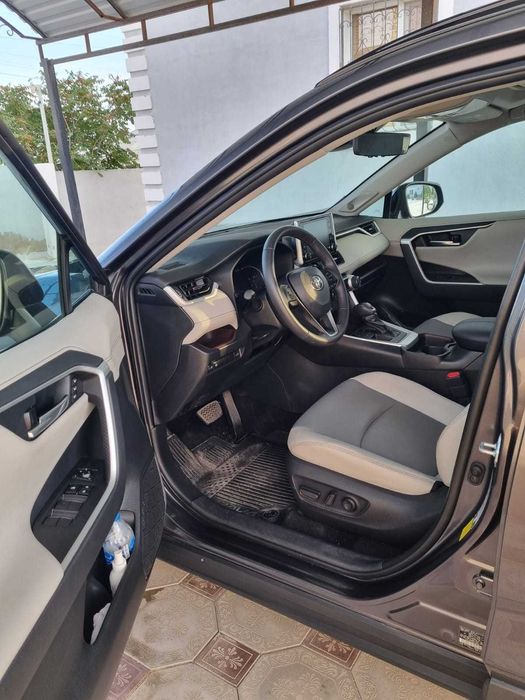 Тойота рав4 2021г, объем 2,5