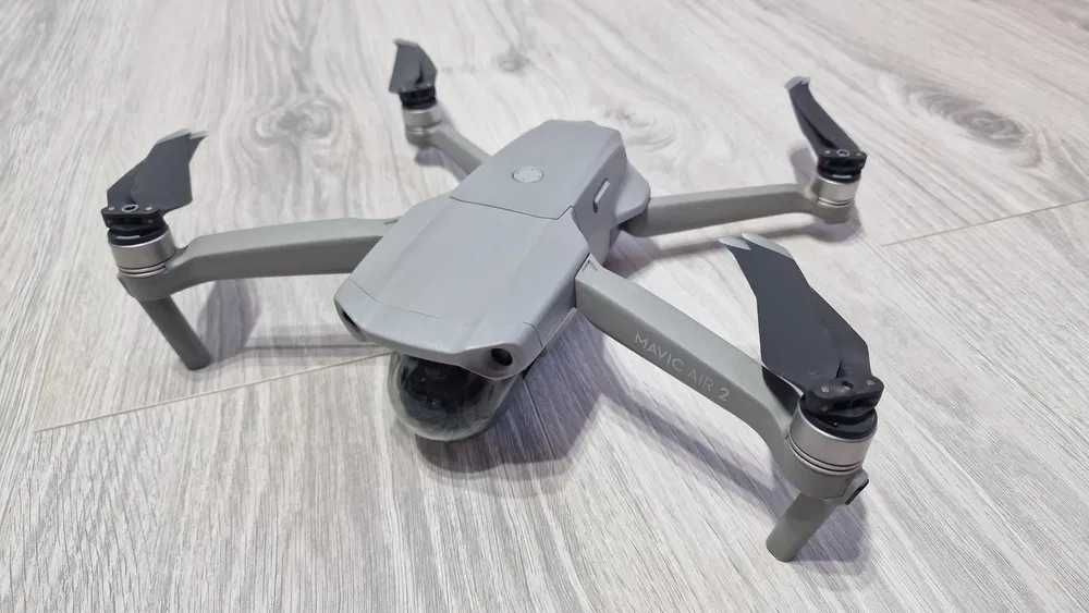 Drona DJI Air 2 + telecomanda + incarcator