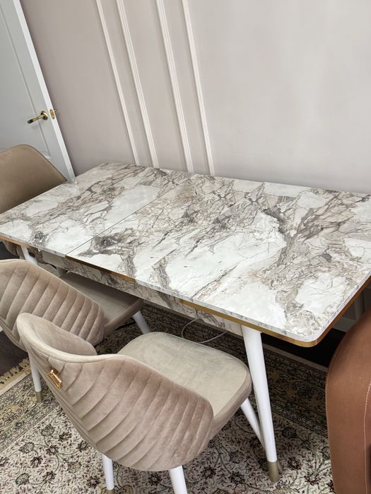 Продается Стол и стулья 6 штук (в идеале)