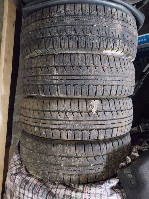 4 шины Nokian 195 70 R15C. Цешка для груза.