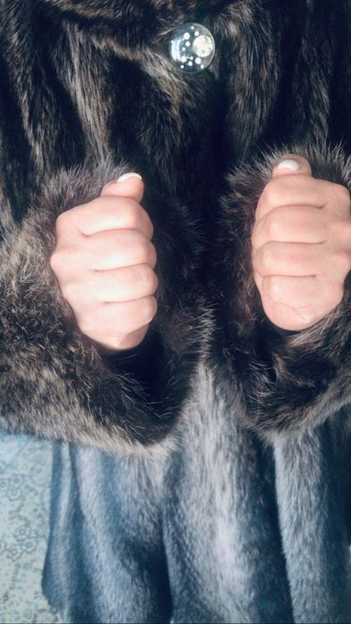 Шуба енотовая размер 48