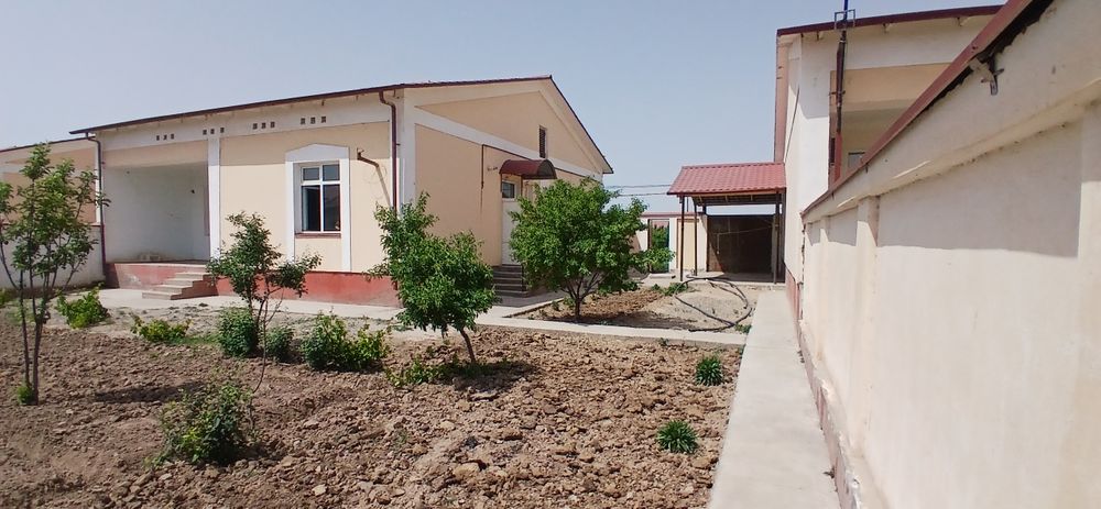 Namunali Katej sotiladi 6 sotix yeri bor  2017 yil qurilgan