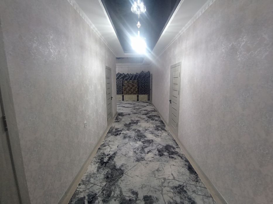 Nurafshon shahrida 7 xonali hovli joy sotiladi