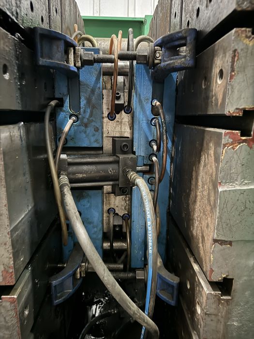 Pres forma qolib termoplast