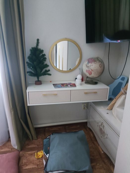 Тумба с зеркалом