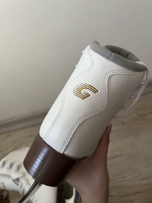 Фигурни кънки за лед