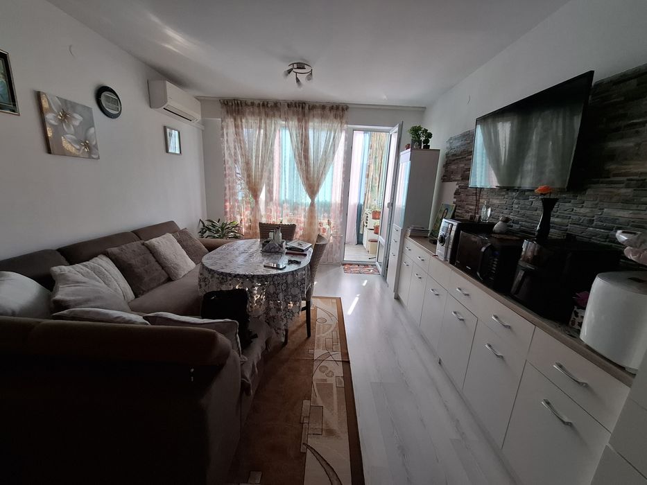 Продава се Тристаен апартамент в Казанлък - 84 кв.м за 1124 €/кв.м - Снимка #1