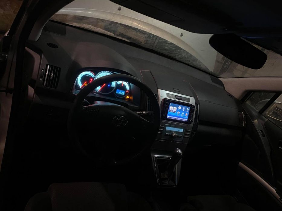 Toyota corolla verso на части