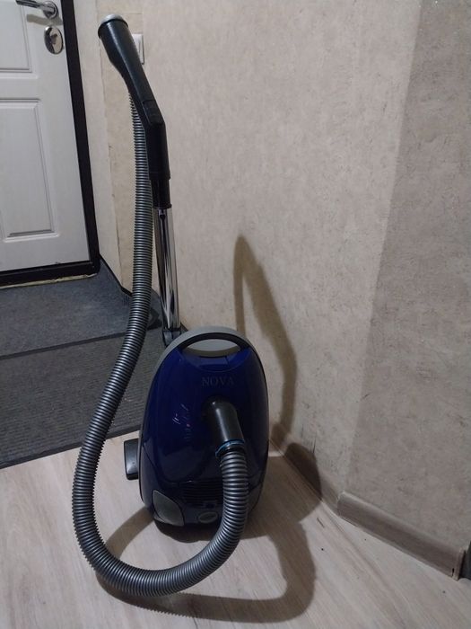 Пылесос Nova. В хорошем рабочем состоянии.