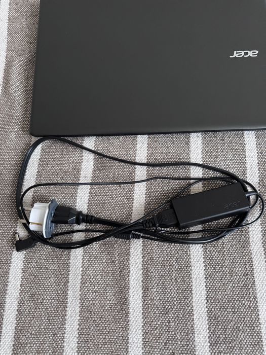 Acer Aspire E15 (E5-575) / Идеальное состояние / Полный комплект