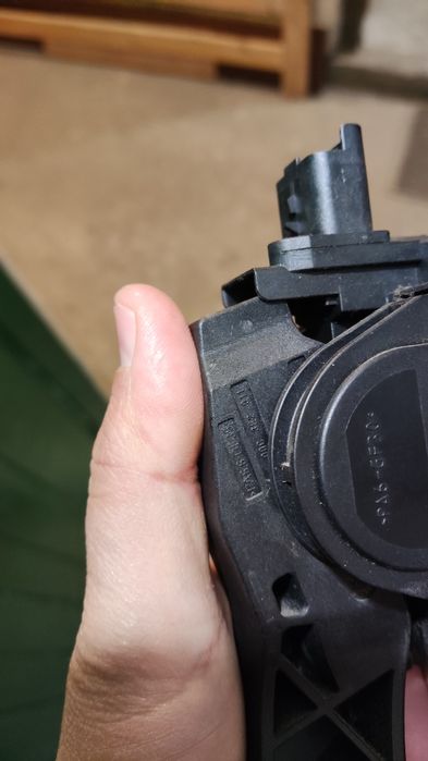 Теглич,  патерица- 15 цола, дросел и педал на газта за Пежо 307