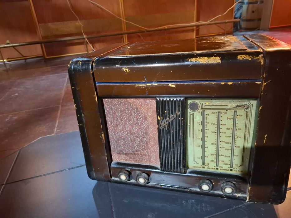 Дървено старинно ретро радио
