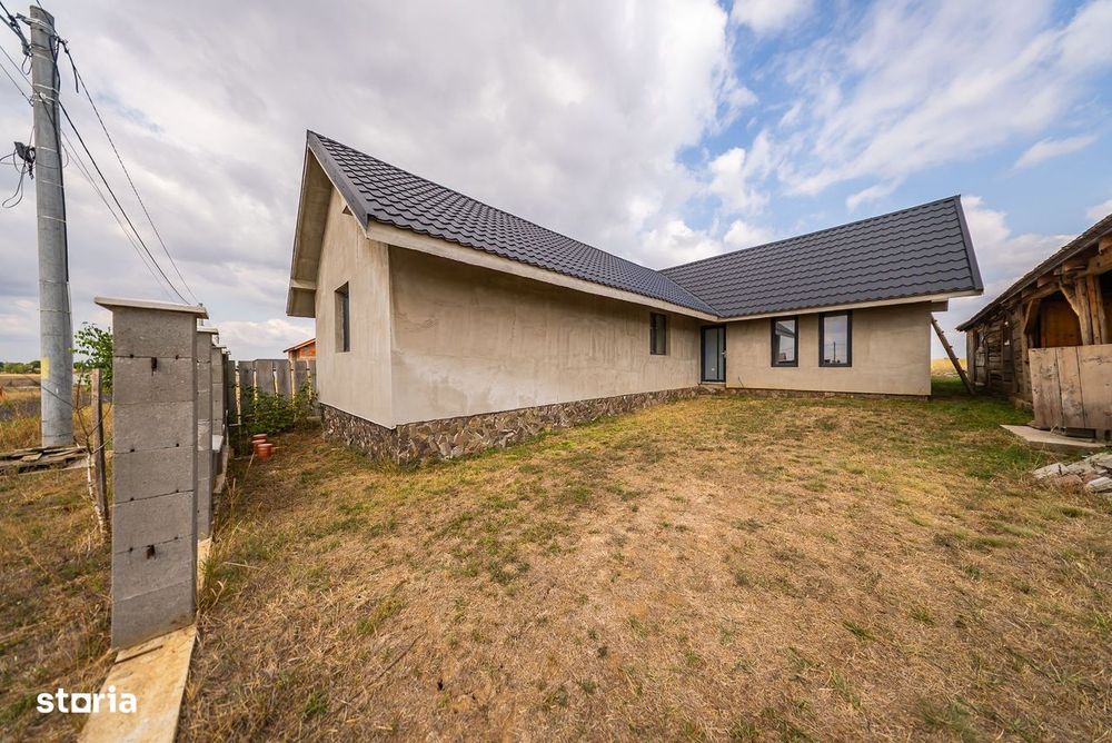 Casă de vânzare cu 3 camere in Alunis