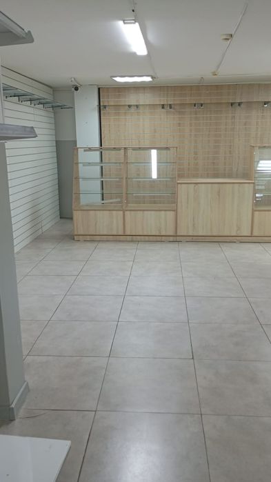 сдаётся торговая площадь 60м², район Центрального рынка, угол Осипенко