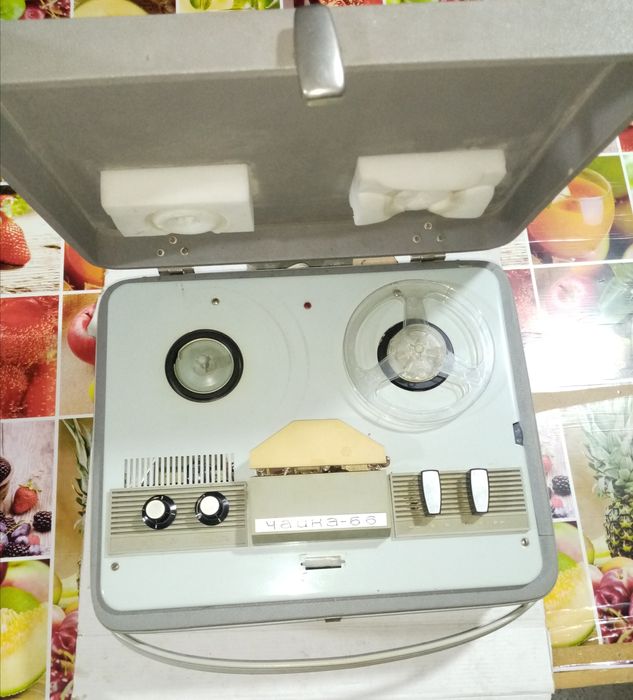 Магнитофон ретро